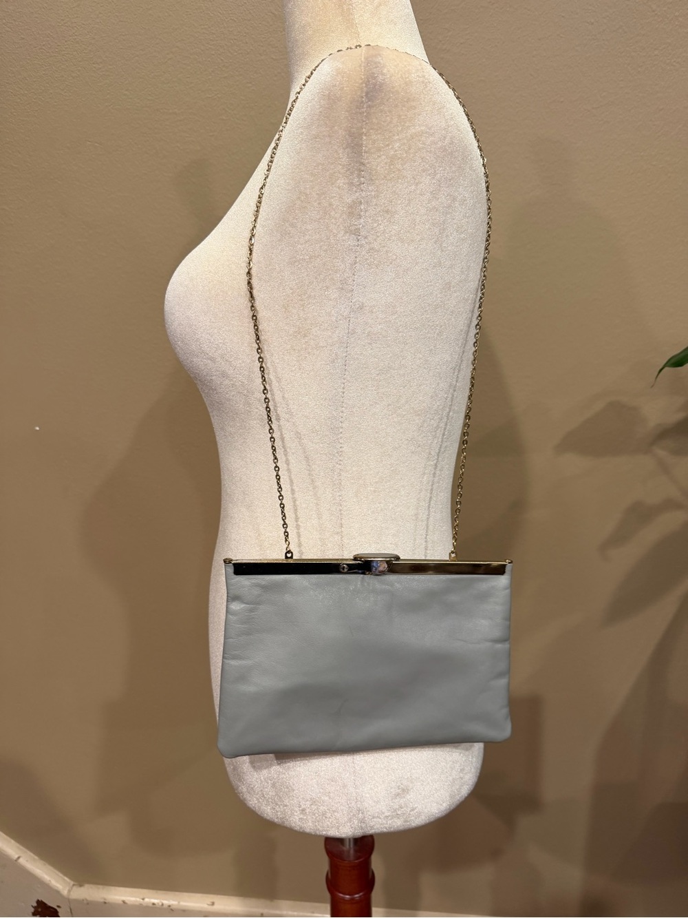 Etra Gray Leather Clutch Purse Gold Tone Chain Strap Clasp Closure Vintage